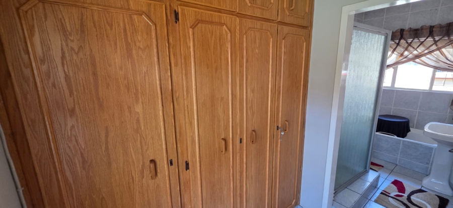 8 Bedroom Property for Sale in Meiringspark North West